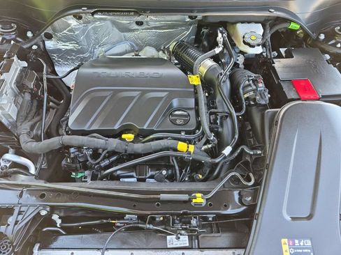Used 2025 Chevrolet Trax LT w/ LT Convenience Package FWD image 32