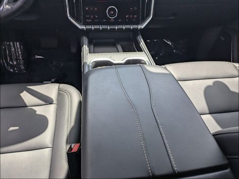 Used 2026 GMC Acadia Elevation w/ Elevation Premium Package FWD image 18