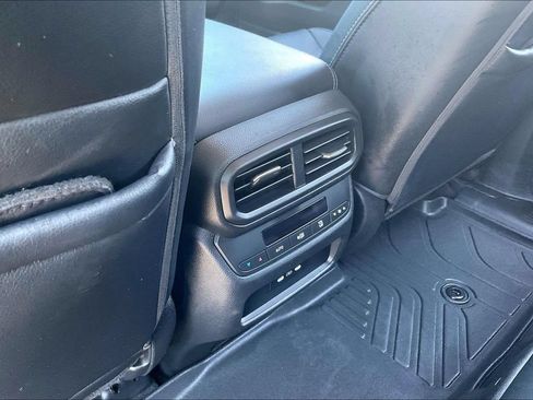Used 2025 Honda Pilot Touring image 10