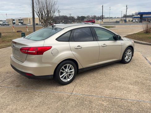 Used 2017 Ford Focus SE image 7