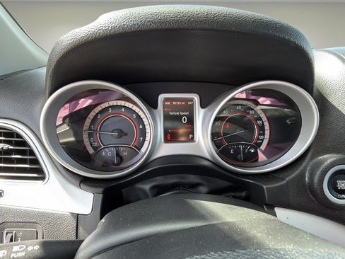 Used 2019 Dodge Journey SE image 19