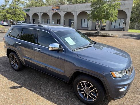 Used 2020 Jeep Grand Cherokee Limited image 3