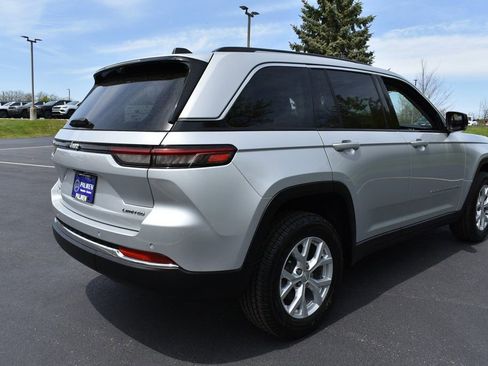 Used 2023 Jeep Grand Cherokee Limited w/ Luxury Tech Group II AWD/4WD image 5