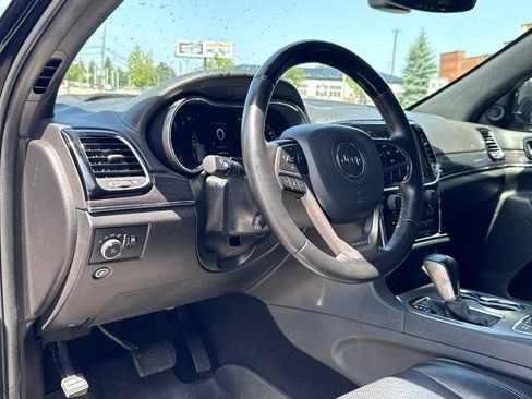 Used 2020 Jeep Grand Cherokee Overland AWD/4WD image 9