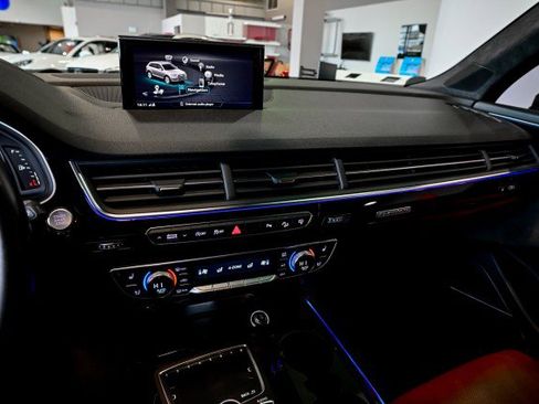 Used 2017 Audi Q7 3.0T Prestige image 40