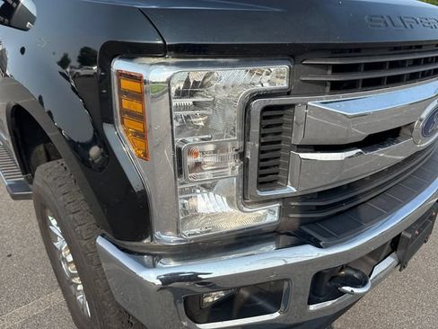 Used 2018 Ford F250 XLT w/ XLT Premium Package AWD/4WD image 12