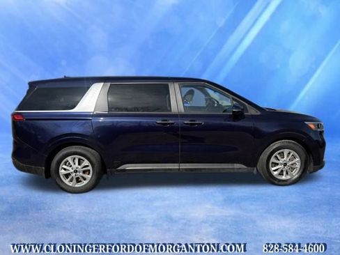 Used 2023 Kia Carnival LX image 9