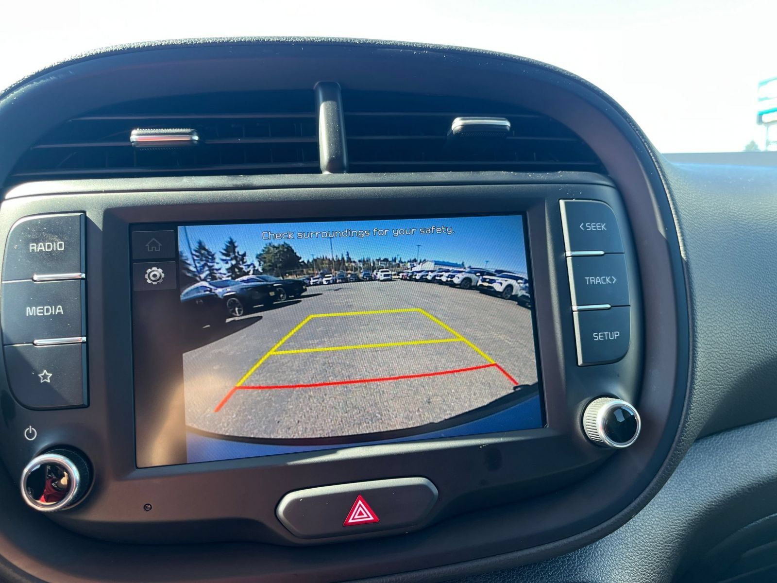 Used 2025 Kia Soul LX w/ LX Technology Package FWD image 24