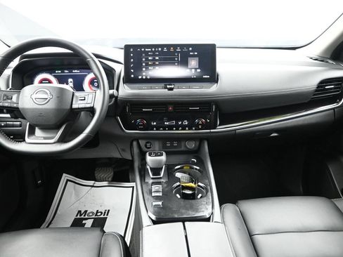 Used 2025 Nissan Rogue SL FWD image 30