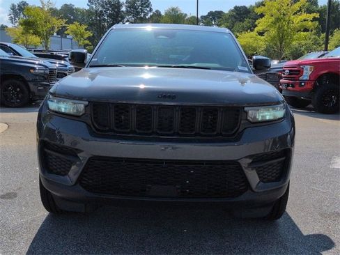 Certified 2024 Jeep Grand Cherokee Altitude image 8