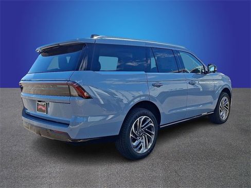 New 2025 Lincoln Navigator Reserve image 3