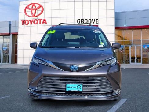 Used 2023 Toyota Sienna XLE FWD image 9
