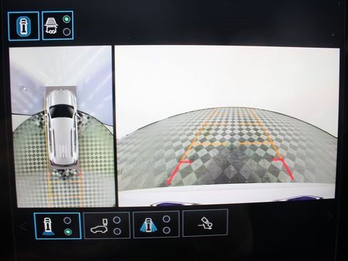 Used 2024 GMC Acadia AT4 w/ Luxury Package image 4