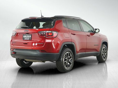 Used 2025 Jeep Compass Trailhawk AWD/4WD image 5