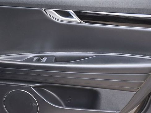 Used 2023 Genesis G80 2.5T image 31