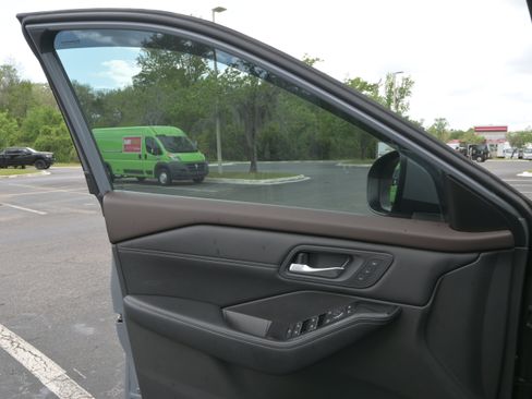 Used 2023 Nissan Rogue SL w/ SL Premium Package image 27