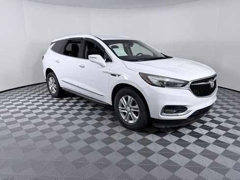 Used 2018 Buick Enclave Essence image 2