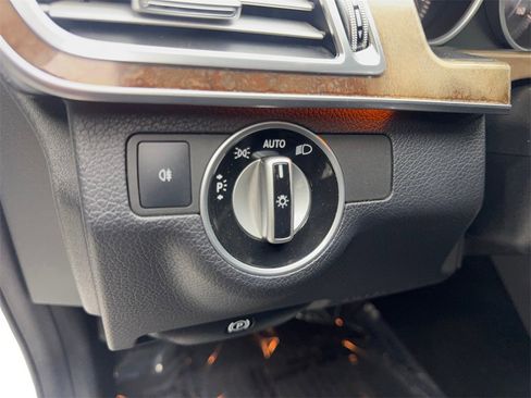 Used 2014 Mercedes-Benz E 350 Sedan image 53