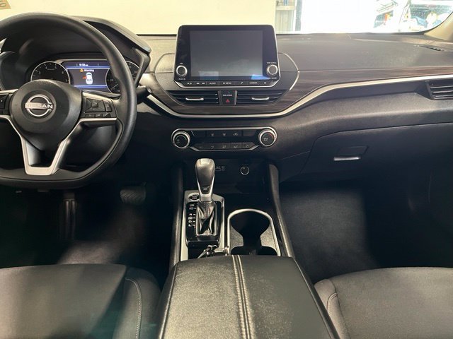 Used 2024 Nissan Altima 2.5 SV FWD image 21