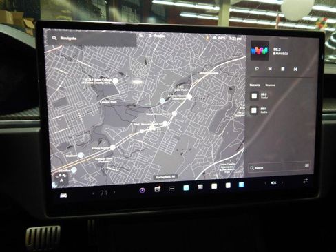 Used 2021 Tesla Model S Plaid image 27