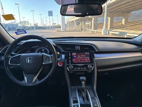 Used 2018 Honda Civic Touring image 6