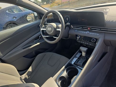 Used 2025 Hyundai Elantra SEL FWD image 7