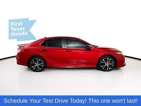 Used 2019 Toyota Camry L image 9