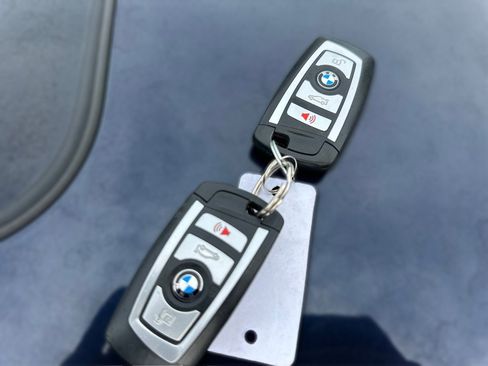 Used 2017 BMW 330i xDrive Sedan AWD/4WD image 34