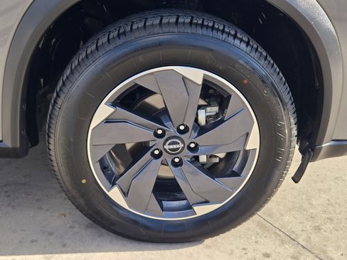 Certified 2024 Nissan Rogue SV image 31