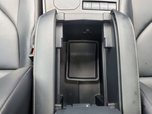 Used 2022 Toyota Highlander XLE FWD image 40