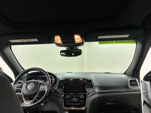 Used 2019 Jeep Grand Cherokee Laredo AWD/4WD image 28