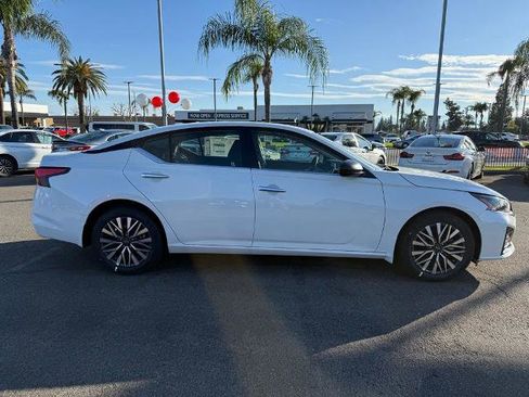 New 2025 Nissan Altima 2.5 SV image 7