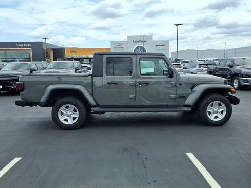Used 2023 Jeep Gladiator Sport AWD/4WD image 27