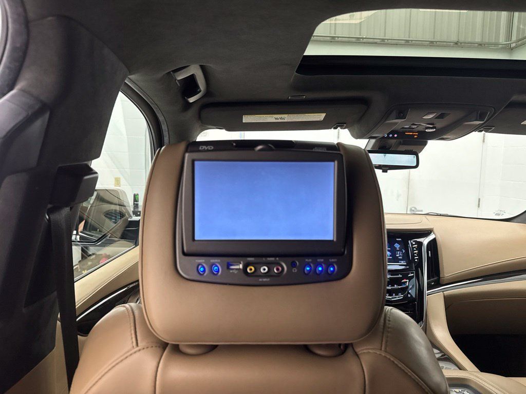 Used 2018 Cadillac Escalade ESV Platinum AWD/4WD image 60
