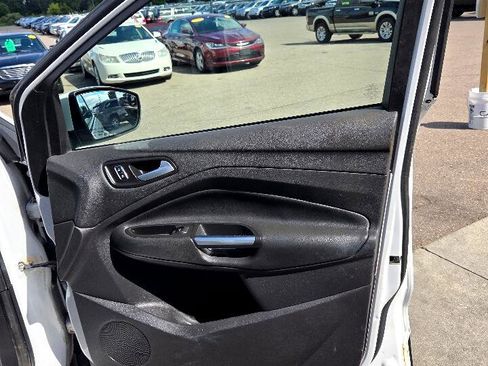 Used 2016 Ford Escape SE image 16