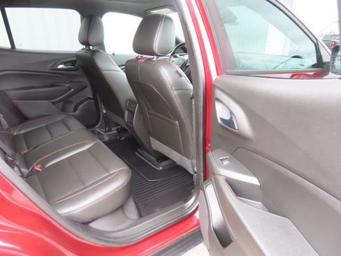 Used 2024 Chevrolet Trax RS w/ Sunroof Package FWD image 29
