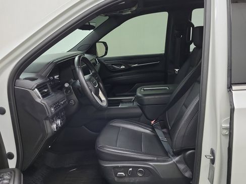 Used 2023 GMC Yukon Denali image 10
