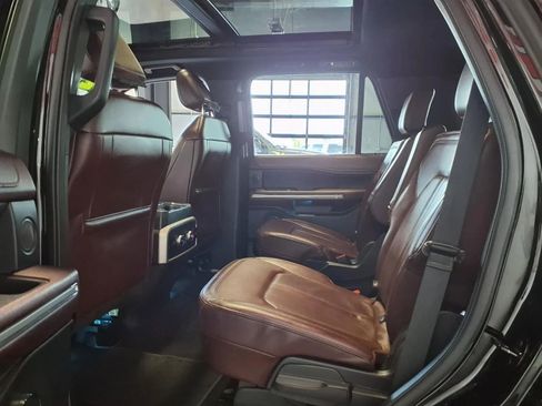 Used 2022 Ford Expedition Limited image 16