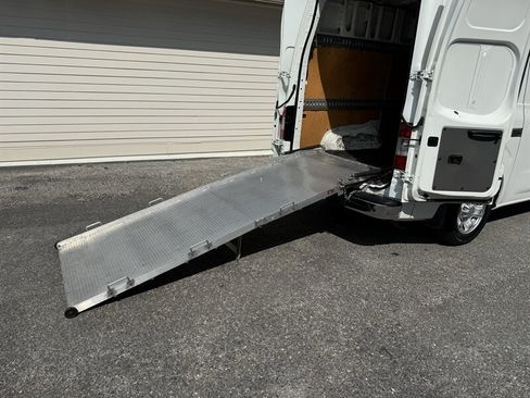 Used 2013 Nissan NV 2500 SV RWD image 18