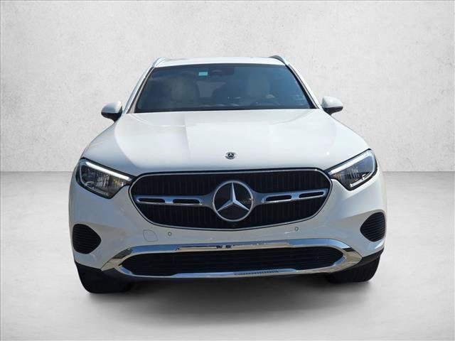 Used 2025 Mercedes-Benz GLC 300 image 2