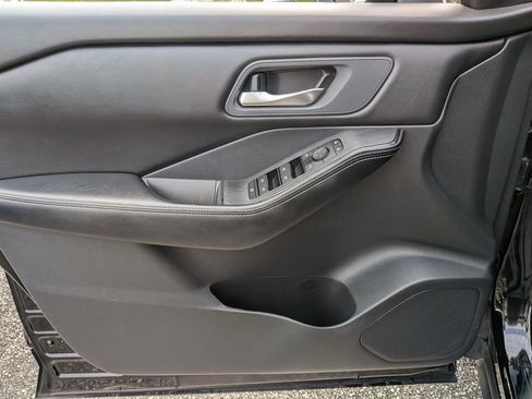 Used 2024 Nissan Rogue SV FWD image 34