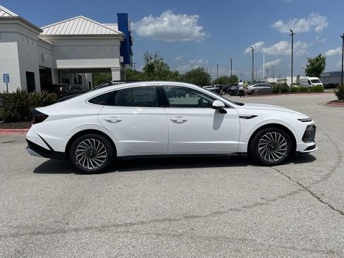 New 2025 Hyundai Sonata Limited image 8