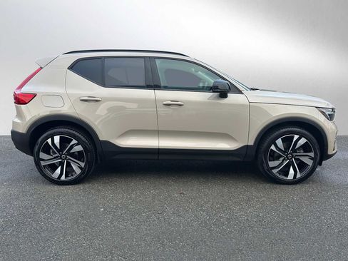 Used 2025 Volvo XC40 B5 Ultra w/ Climate Package image 2