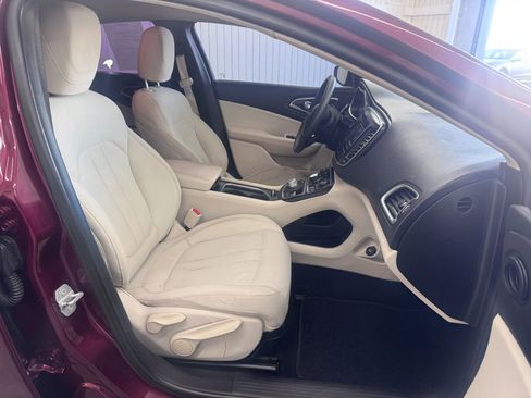 Used 2016 Chrysler 200 Limited image 10