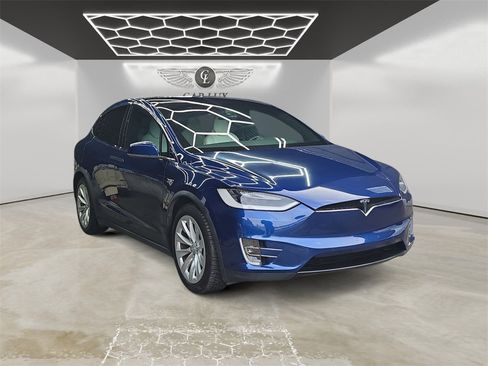 Used 2017 Tesla Model X 90D image 7