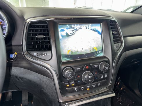 Used 2018 Jeep Grand Cherokee Altitude RWD image 26