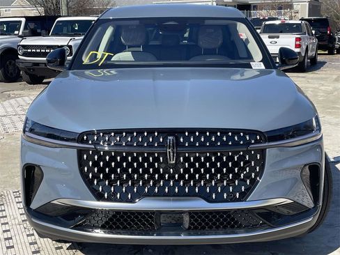 New 2026 Lincoln Nautilus Premier image 8