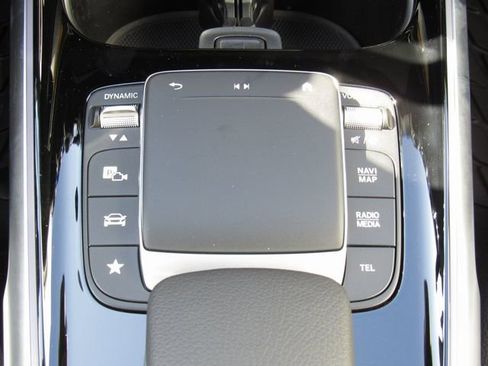 Used 2023 Mercedes-Benz EQB 300 4MATIC image 31