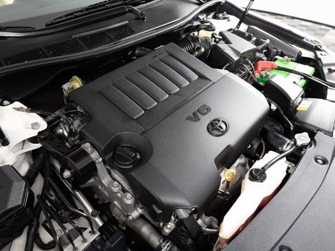 Used 2017 Toyota Camry XLE w/ Advanced Technology Package FWD image 38