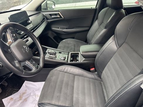 Used 2022 Mitsubishi Outlander SE image 9